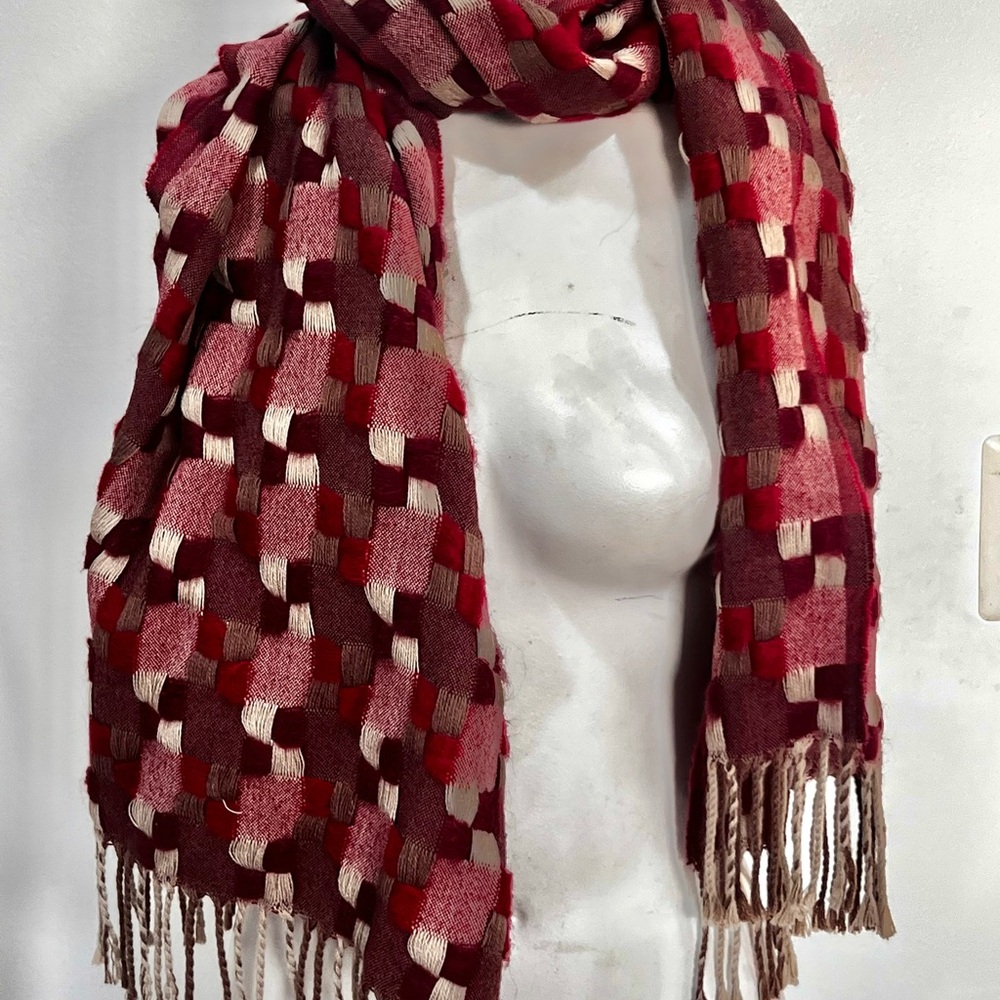 LAGA elegant woven scarf